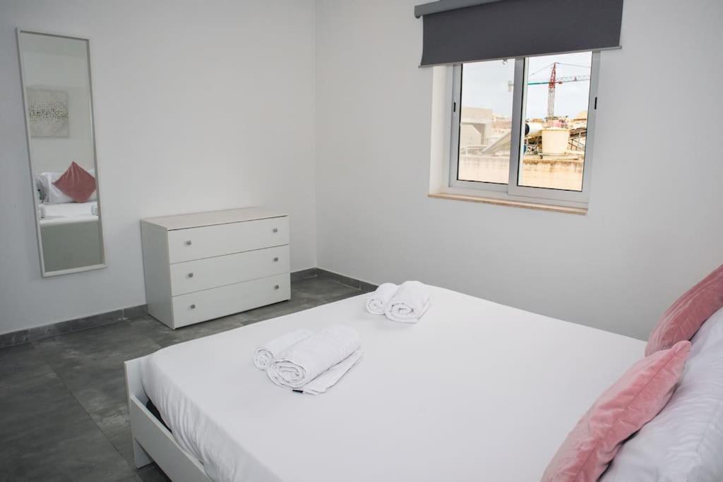 Birzebbuga -Two Bed Penthouse Apartment Exterior photo